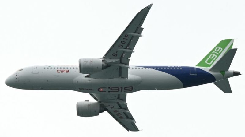 China lanza un innovador avión de pasajeros para desafiar a los titanes del sector
