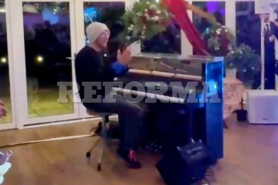 Chris Martin sorprende a unos recién casados al ofrecer un emotivo concierto en su boda