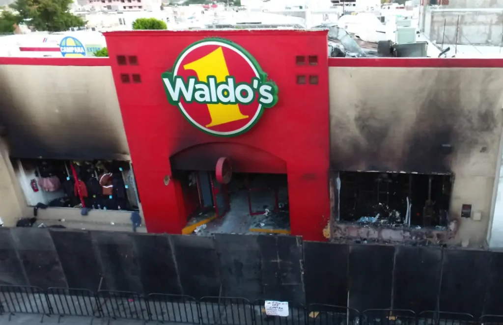 Detienen a empleados y gerentes de Waldo's por el incendio que cobró 24 vidas en México