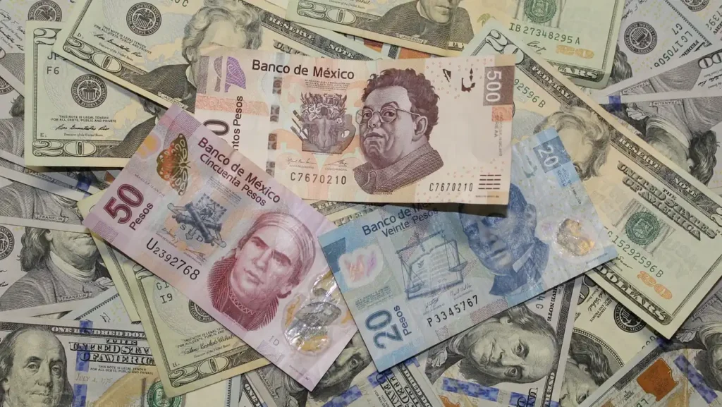El peso y la BMV suben tras los informes de la actividad económica en México