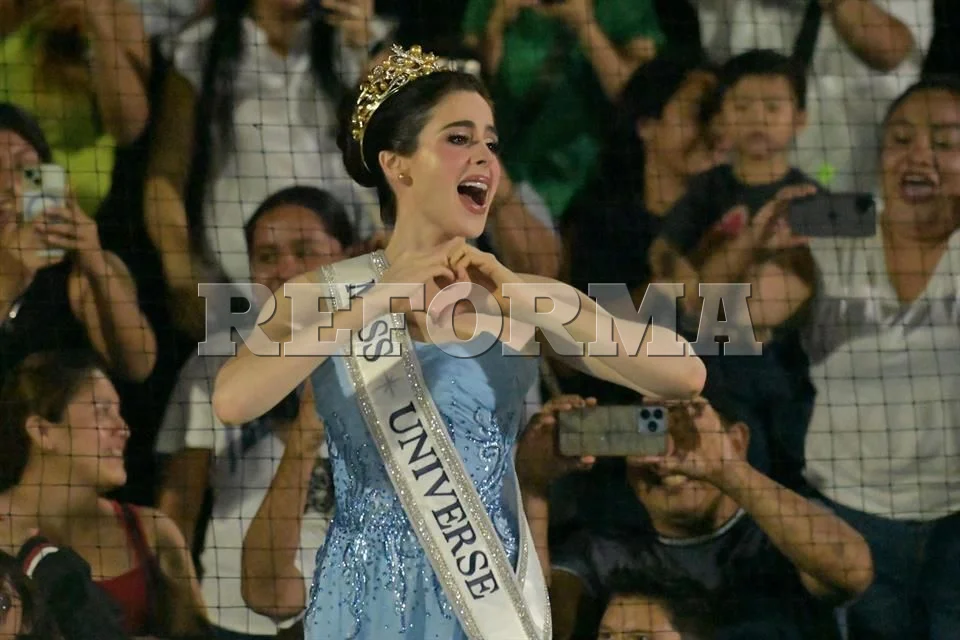 Fátima Bosch deslumbra a miles de tabasqueños en el desfile