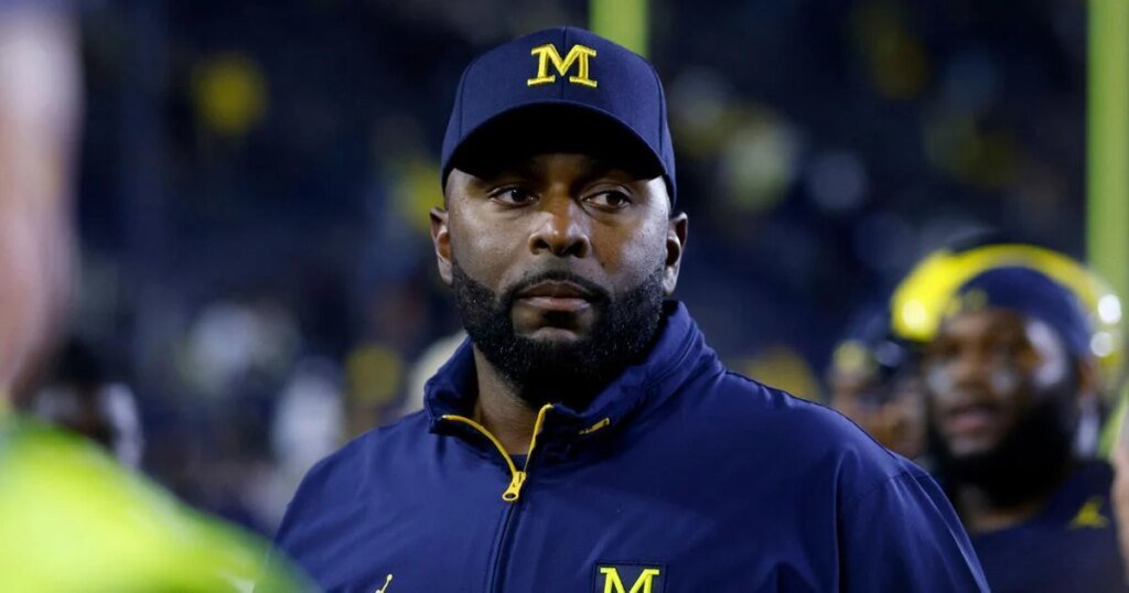 La destitución de Sherrone Moore deja al programa de fútbol americano de Michigan en crisis y en busca de un nuevo entrenador.