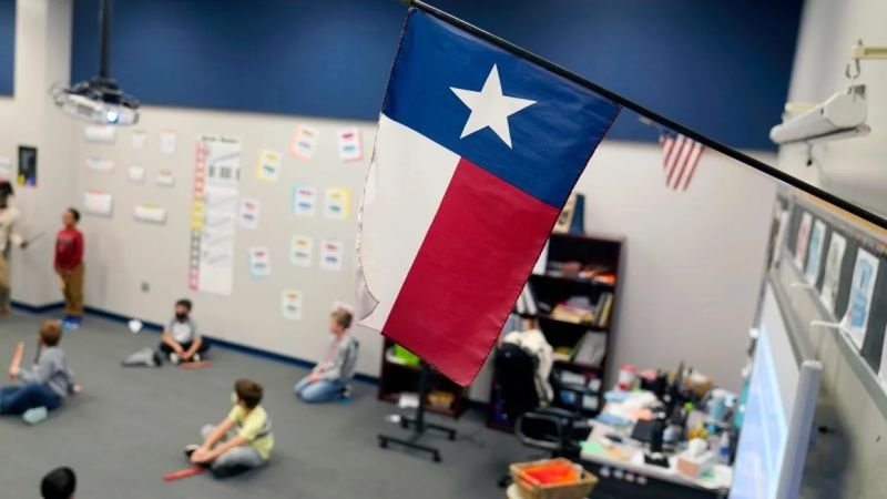La junta escolar de Texas da luz verde a un plan de estudios opcional con enseñanzas bíblicas