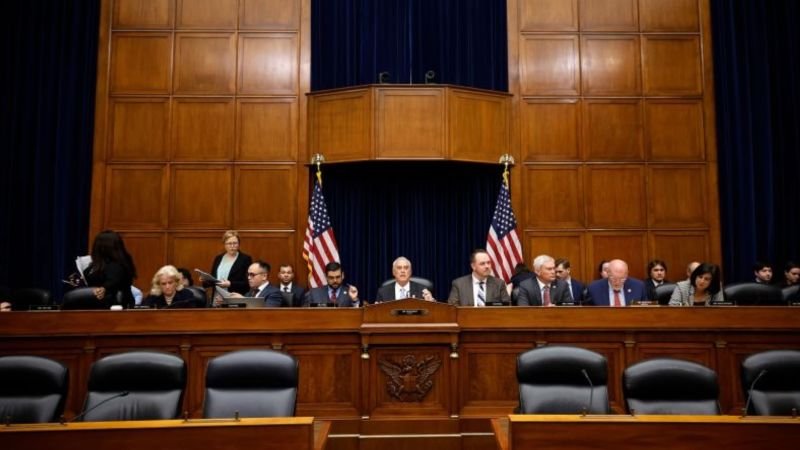 La subcomisión de COVID-19 de la Cámara de Representantes lanza un informe final que cuestiona la gestión de la sanidad pública durante la pandemia.