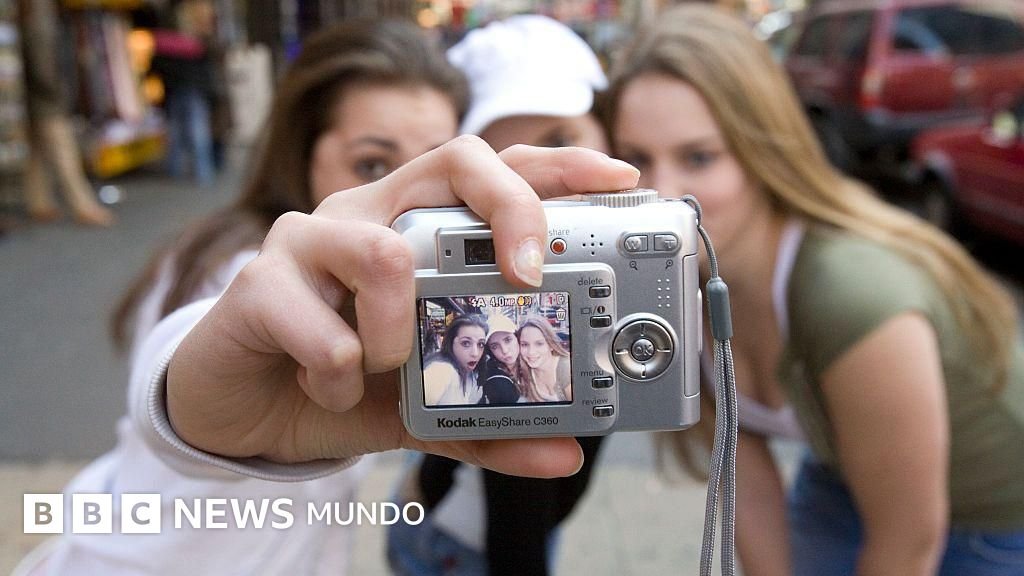 Por qué las fotos de los primeros 2000 podrían haberse perdido para siempre y consejos para cuidar las que aún tienes