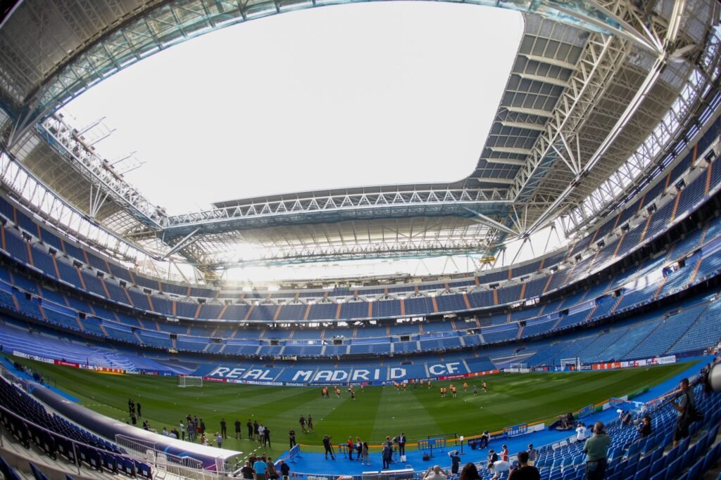 Puertas del Bernabéu: a prueba de balas y diseñadas para durar un siglo