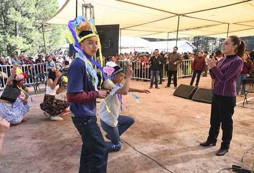 Sheinbaum devuelve 3 mil hectáreas de tierras comunales en la Tarahumara