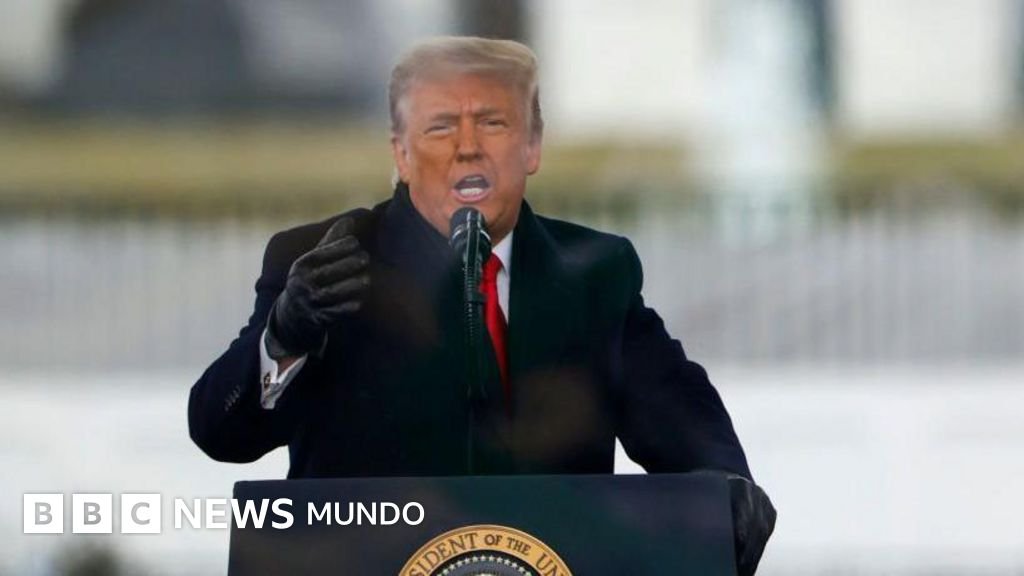 Trump lleva a la BBC a los tribunales por millones por un reportaje que manipuló sus declaraciones