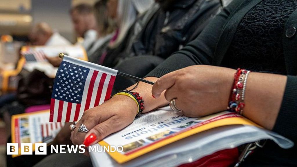 Viviendo entre dos mundos: migrantes a un paso de ser estadounidenses tras la cancelación de su ceremonia de ciudadanía por Trump