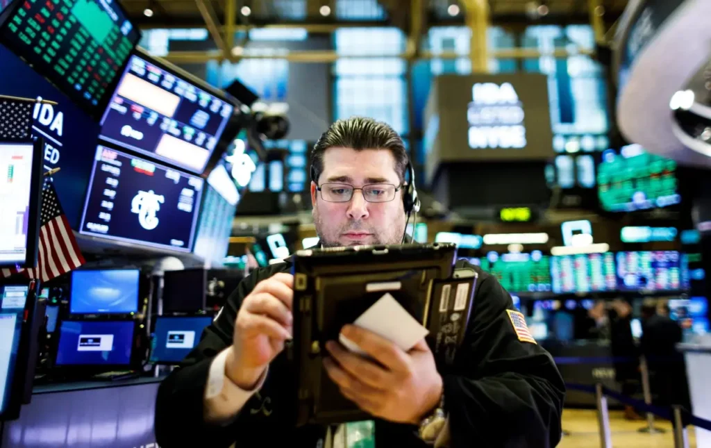 Wall Street avanza impulsado por el auge tecnológico y cifras de inflación bajas en EE. UU.
