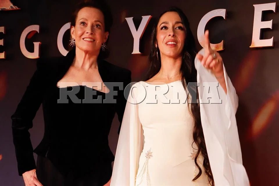 Weaver y Chaplin expresan su gratitud a México en el estreno de 'Avatar'