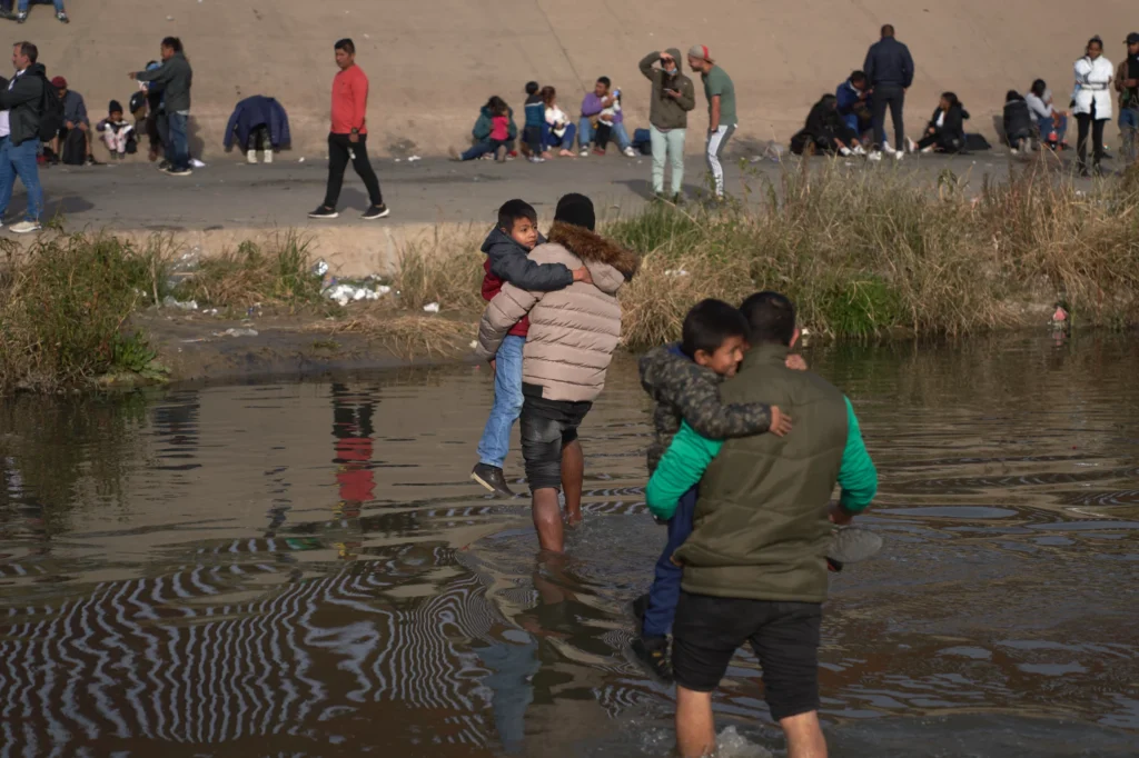 ¿Por qué disminuye la migración hacia Europa y Estados Unidos? La clave está en la política de Trump y la UE.