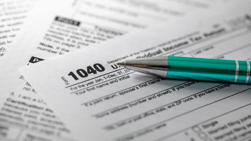 ¿Quién está exento de declarar impuestos en EE.UU. y cuál es el umbral de ingresos?