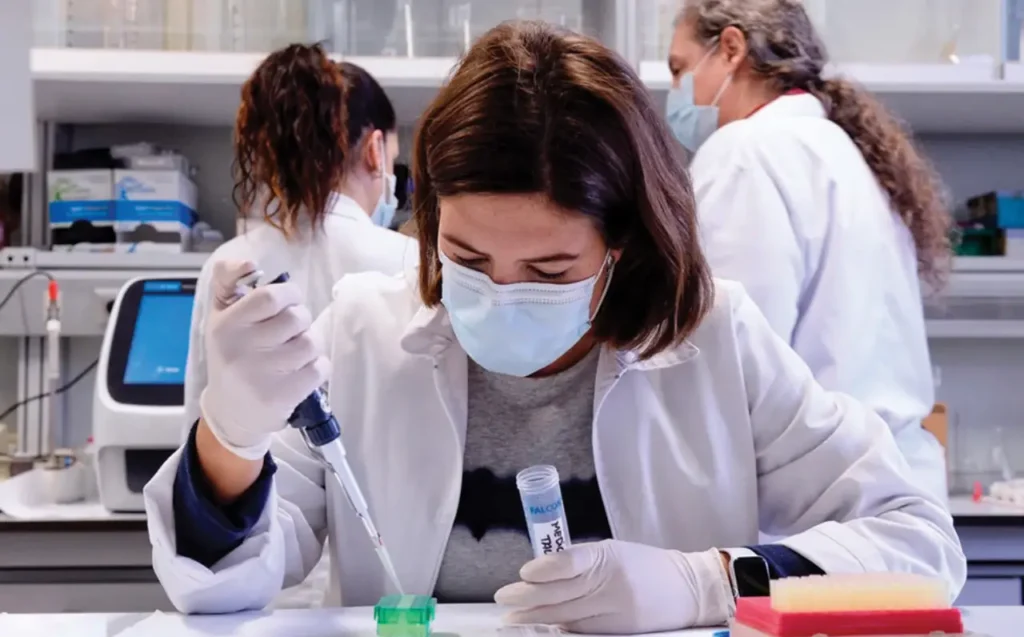 Investigadores de EE. UU. comparten cómo los recortes a la ciencia en 2025 transformaron sus vidas