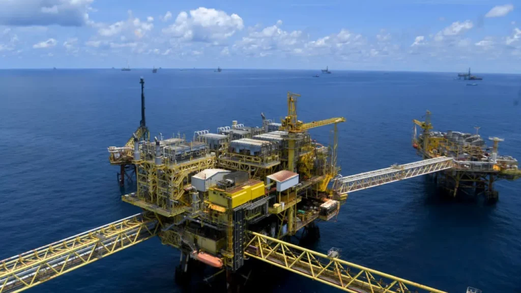 La producción de petróleo en México alcanza su nivel más bajo en 35 años