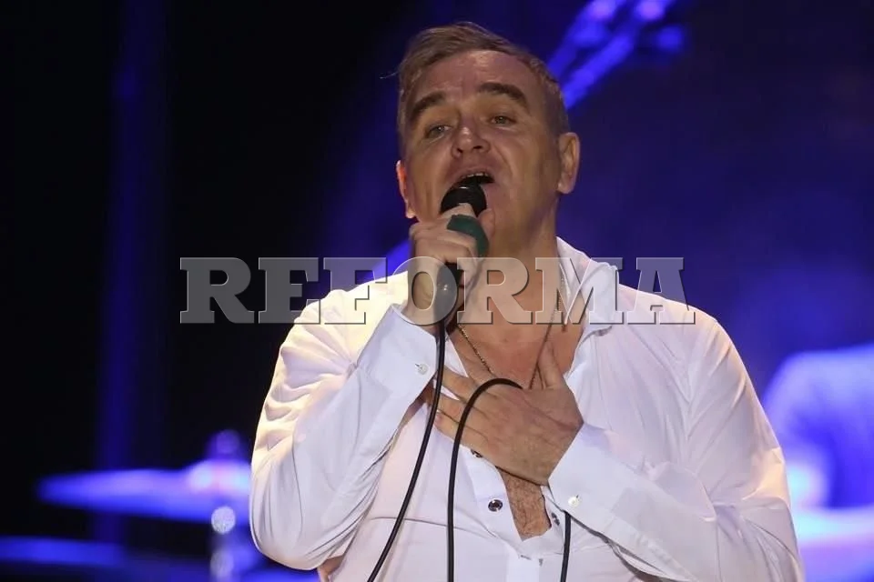 Morrissey anula sus conciertos tras reacciones adversas a un medicamento