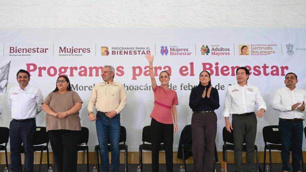 Claudia Sheinbaum otorga becas Gertrudis Bocanegra a estudiantes universitarios en Michoacán