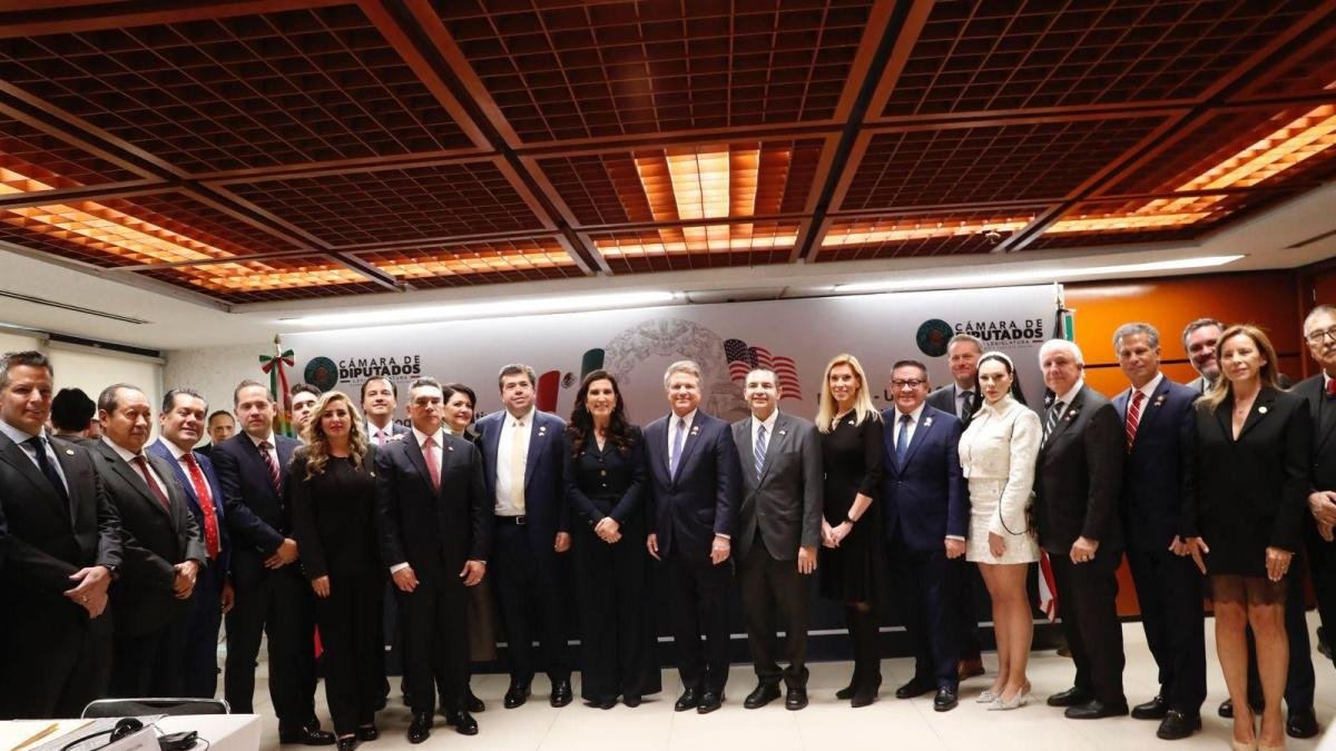 Congresistas estadounidenses y legisladores mexicanos intercambian opiniones en San Lázaro.