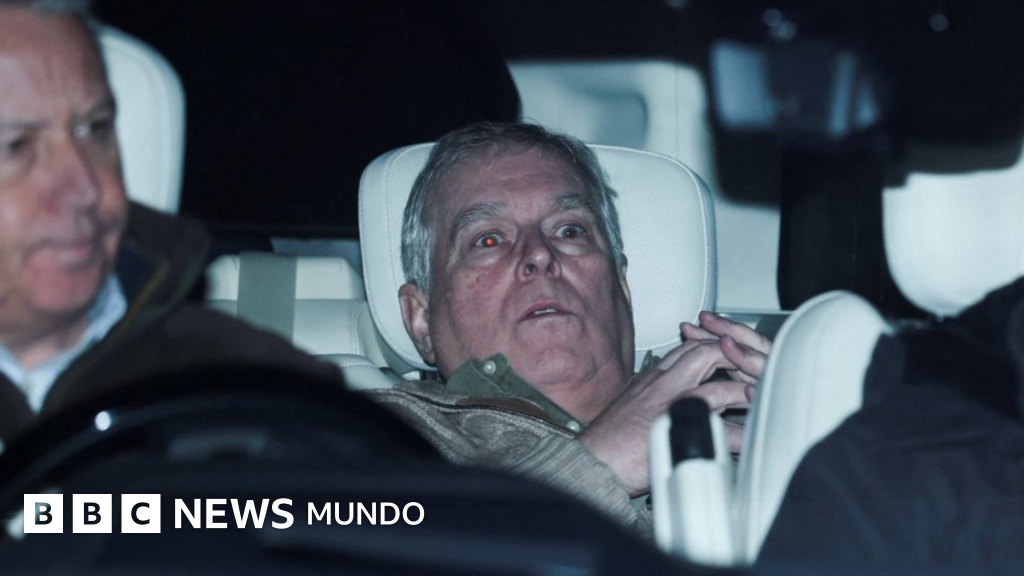 Detienen temporalmente al expríncipe Andrés, hermano del rey Carlos III, por presunta mala conducta en un cargo público