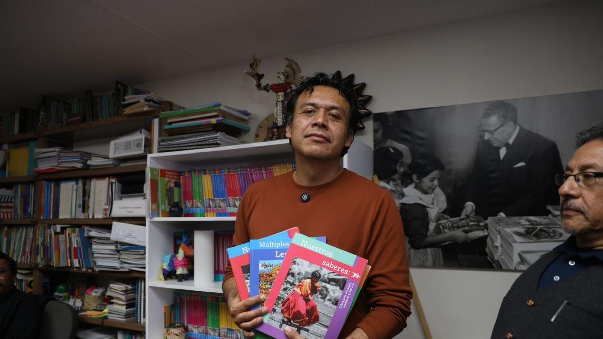 SEP aclara cambios en la plaza de Marx Arriaga y niega su desalojo