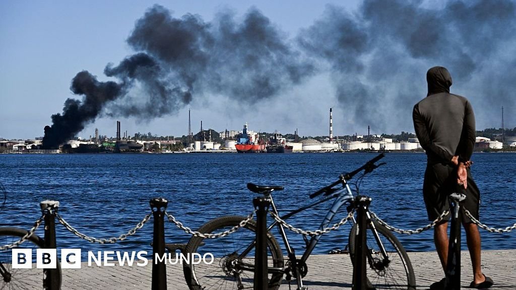 Un incendio impacta una refinería de petróleo en La Habana durante la intensa crisis energética en Cuba