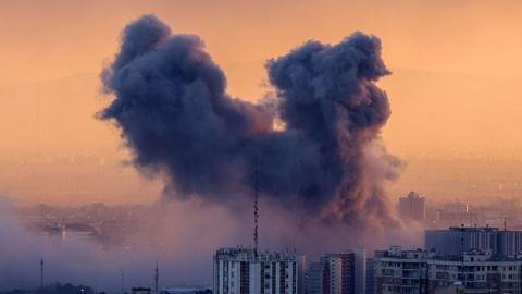 Israel desata una nueva ofensiva en Teherán tras la destrucción de un buque de guerra iraní por parte de EE.UU.