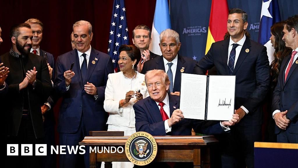 Trump presenta una nueva coalición militar contra carteles en la Cumbre Escudo de las Américas en Miami.