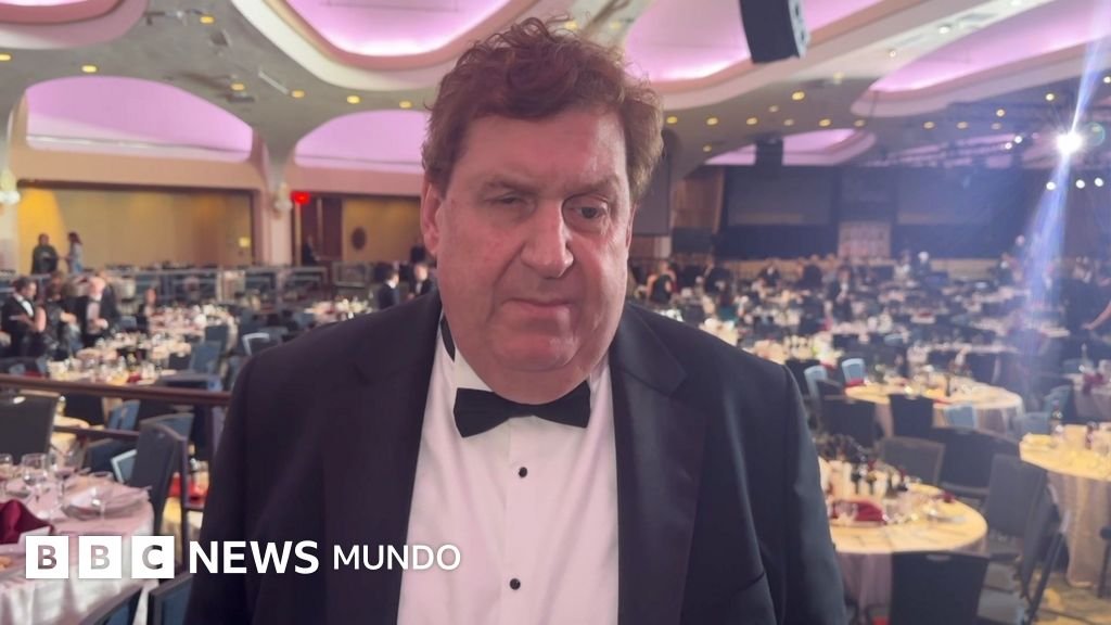 El impactante relato del periodista de la BBC que se refugió bajo la mesa durante el tiroteo en la cena de corresponsales con Trump