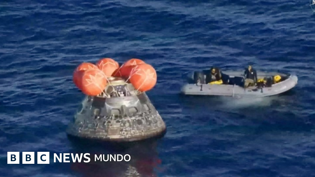 La tripulación de Artemis II realiza con éxito la peligrosa maniobra de reingreso y aterriza en el Pacífico.