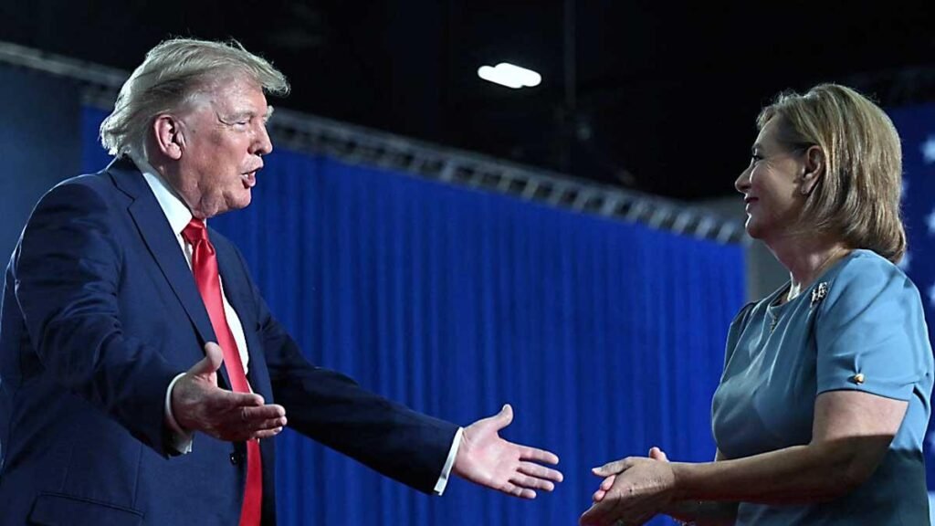 Candidatos de Trump triunfan en las primarias republicanas de Carolina del Sur y Oklahoma