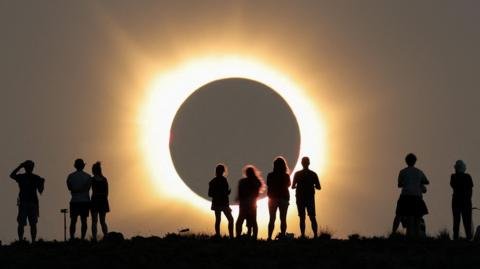 El impresionante eclipse solar total que iluminó parte de Europa