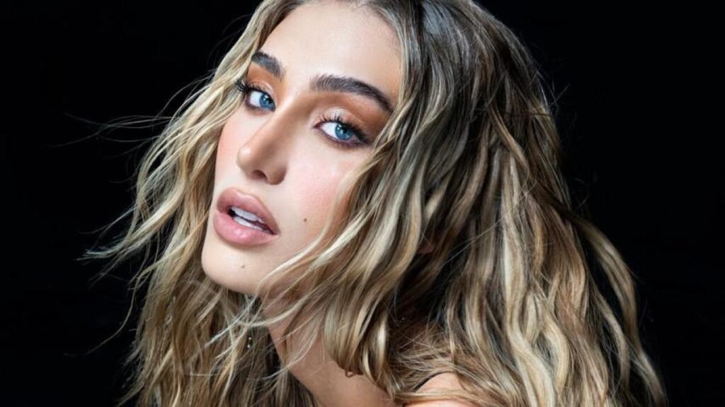Sofía Carrera lanza 'Loco México Mágico' y se consagra en el dance pop.