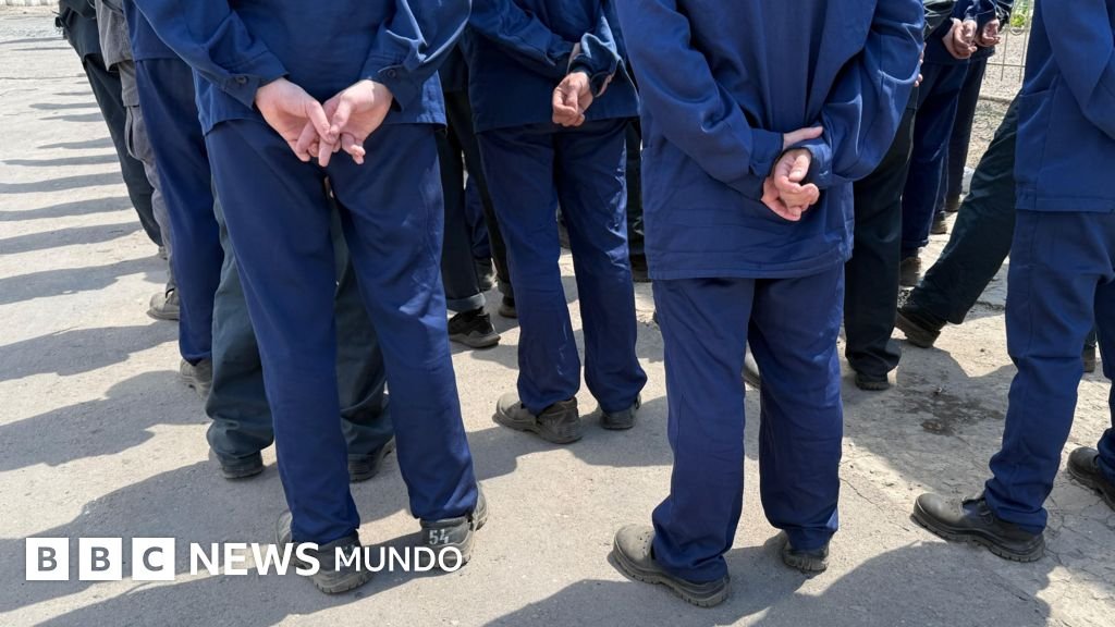 Soldados ucranianos encarcelados cuentan a la BBC por qué luchan junto a Rusia contra su patria