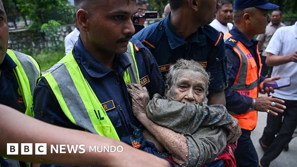 Una avalancha en la frontera Nepal-Tíbet causa más de 177 muertos y cientos de desaparecidos