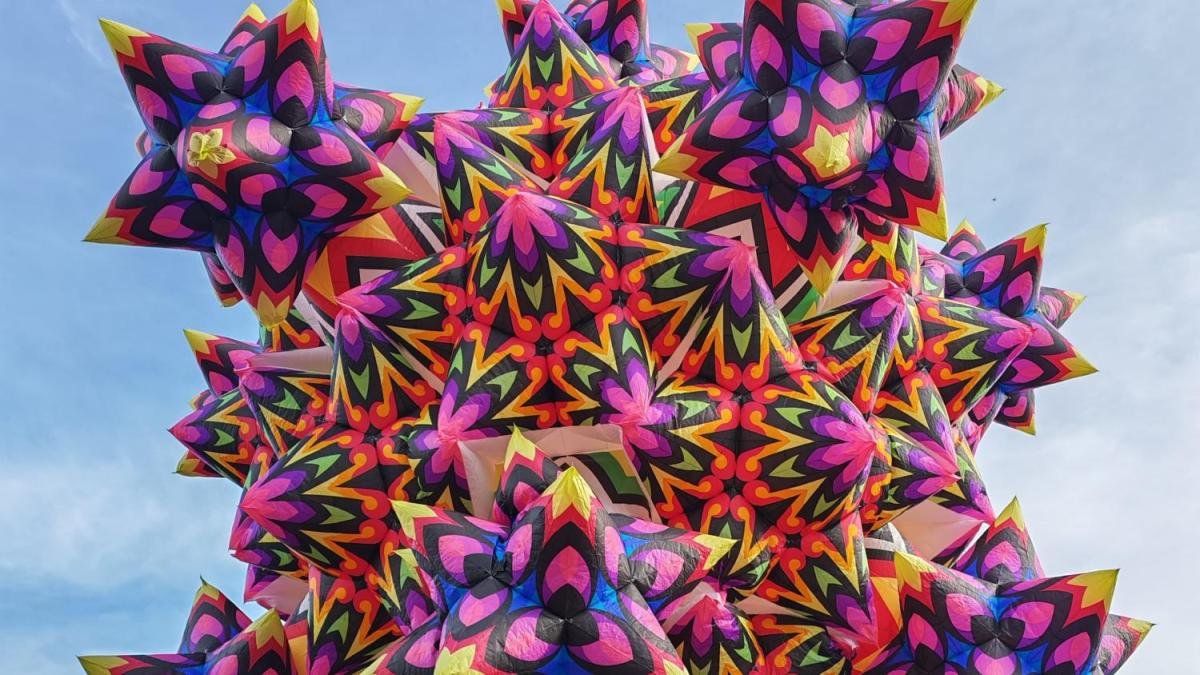 Los impresionantes globos de papel de china que han estado surcando los cielos de Oaxaca por más de 80 años