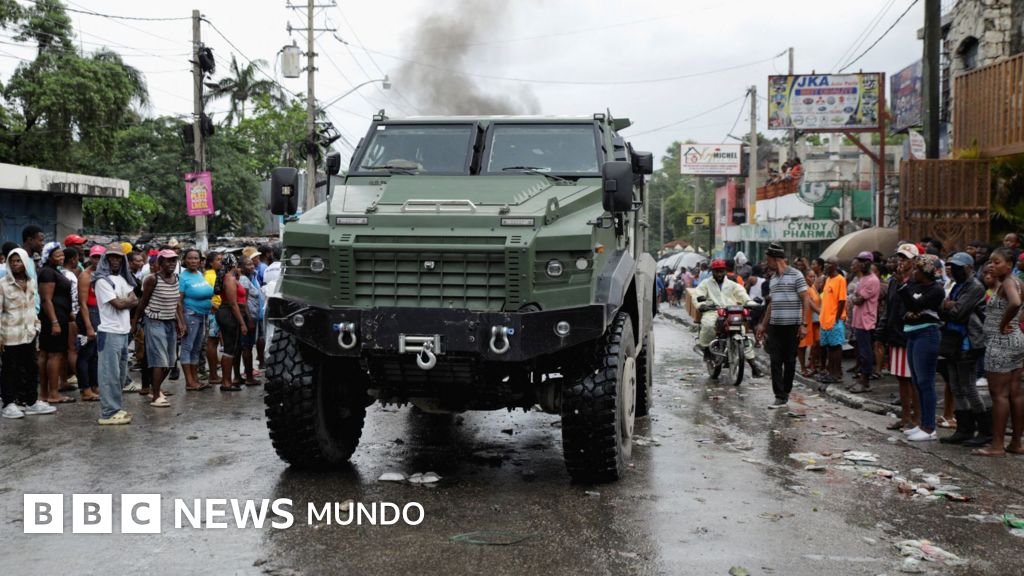 El Salvador despliega más de 2,000 soldados en Haití para buscar a los cuatro militares desaparecidos por grupos criminales.